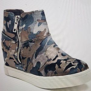 Steve Madden Girls JWEDGIE Metallic Sneaker Size 2